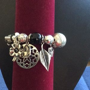 Charm bracelet chunky black and silver elastic